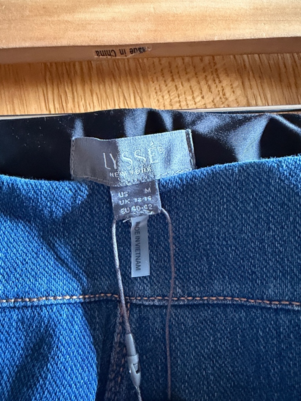 Lysse Indigo Wide-Leg Flare Jeans size Medium New with Tags! - Picture 4 of 7